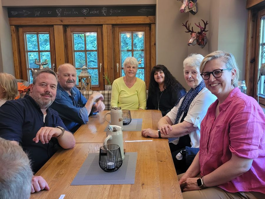 Gruppe der Sängerhalle beim gemeinsamen Essen