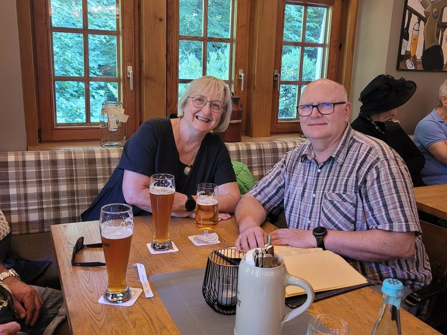 Vereinsmitglieder im Gasthaus