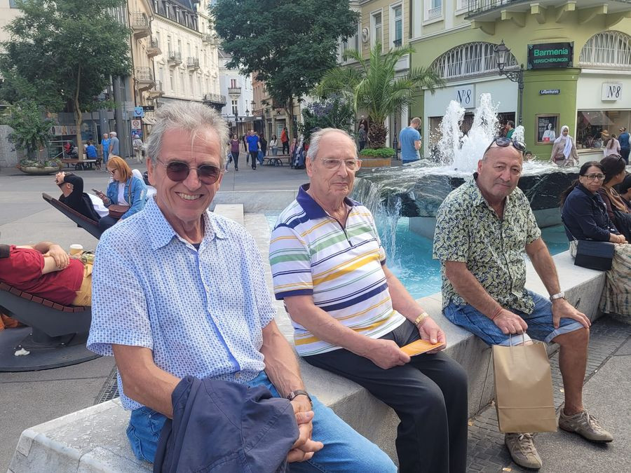 Mitglieder an der Tafel